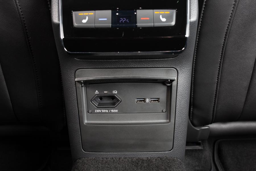 Детали интерьера Skoda Superb Laurin & Klement 2019 года  (WW) (фото 70 из 93)